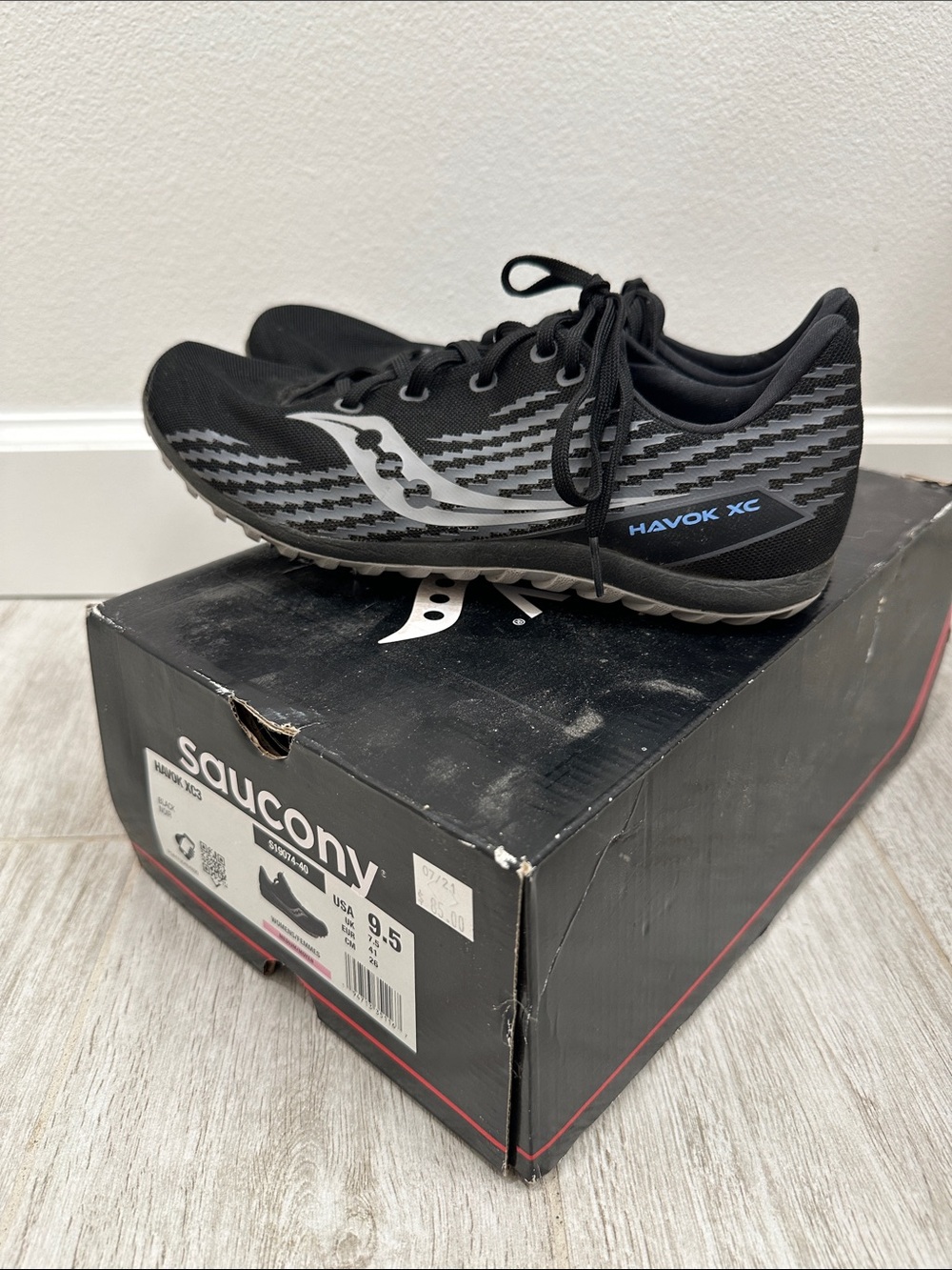 Saucony Havok XC3 Women’s Black and Gray Cross Country Spikes